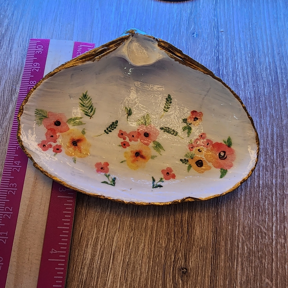 Decoupage Clam Shell - Picture 7 of 7